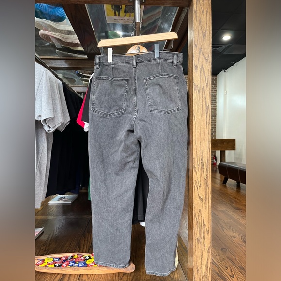 Uniqlo Relaxed Ankle Jeans - Picture 3 of 14